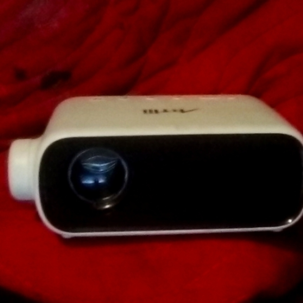 Artlii Q Portable Rechargeable Mini Video Projector